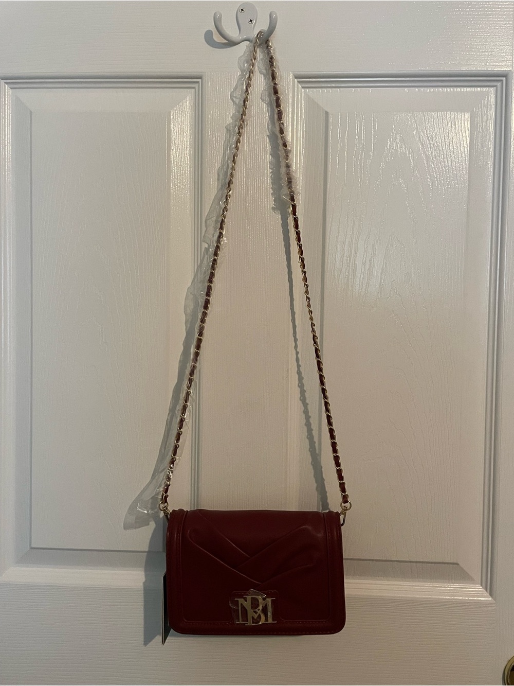 Badgley Mischka Wine Pleated Crossbody with Gold Hardware - Picture 6 of 7